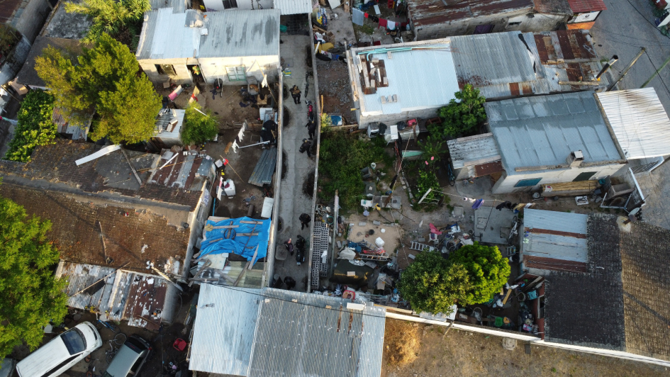 Imagen aerea de uno de los allanamientos en Minas por Operación Apulia