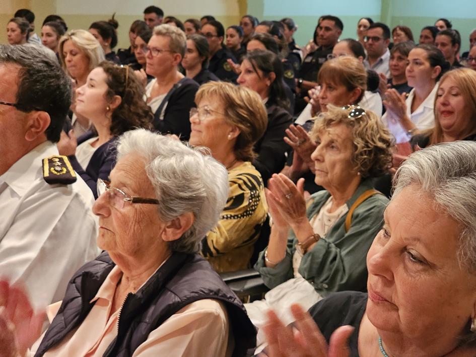 Publico aplaudiendo Publico aplaudiendo