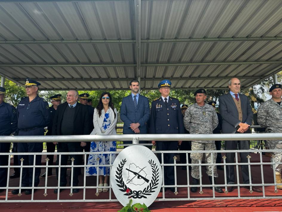 Ministro del Interior y su comando presentes en el acto.