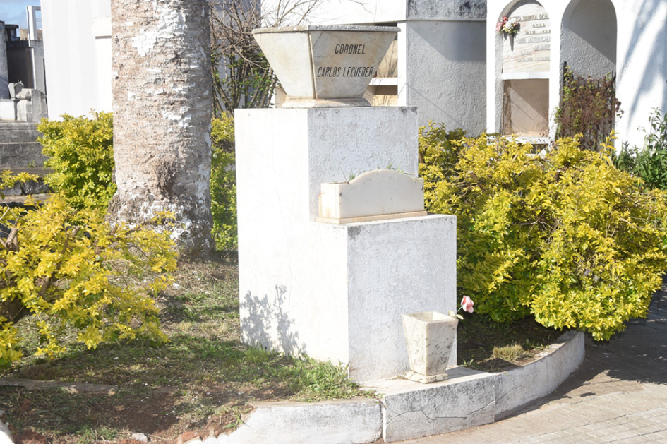 Panteón del Coronel Carlos Lecueder