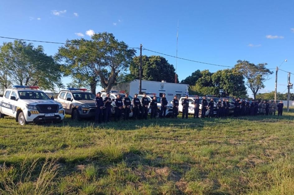 Personal Policial de Uruguay y Brasil que participaron en Operativo en Conjunto. Personal Policial de Uruguay y Brasil que participaron en Operativo en Conjunto.