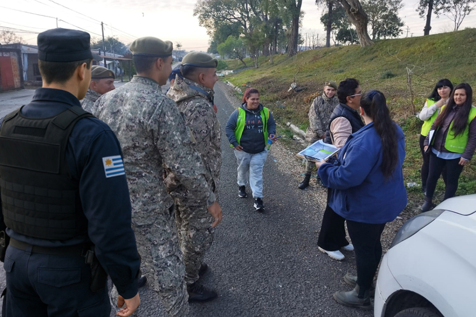 Personal ploicial, militar, sanitario y municipal.