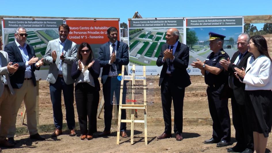 Piedra fundamental de la nueva cárcel de mujeres Piedra fundamental de la nueva cárcel de mujeres