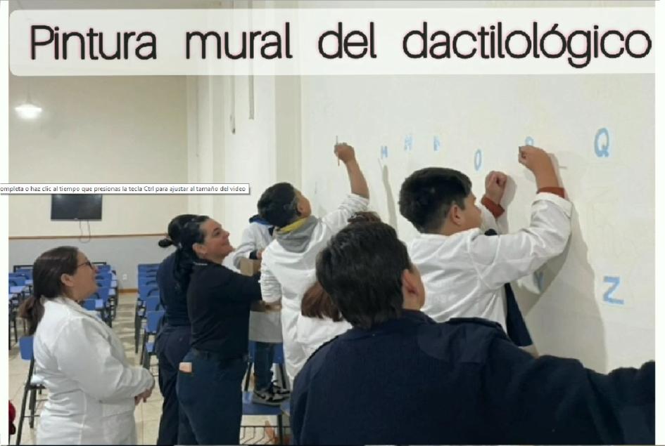 PINTANDO LETRAS DEL MURO
