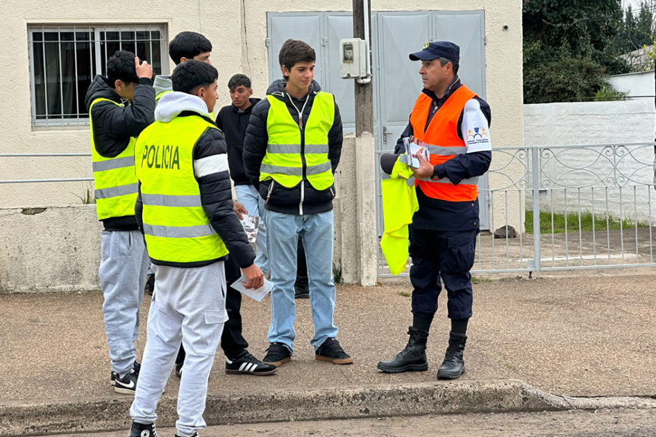 Policía Comunitario con Alumnos de UTU