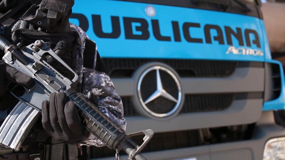 Policía armado de Guardia Republicana Policía armado de Guardia Republicana
