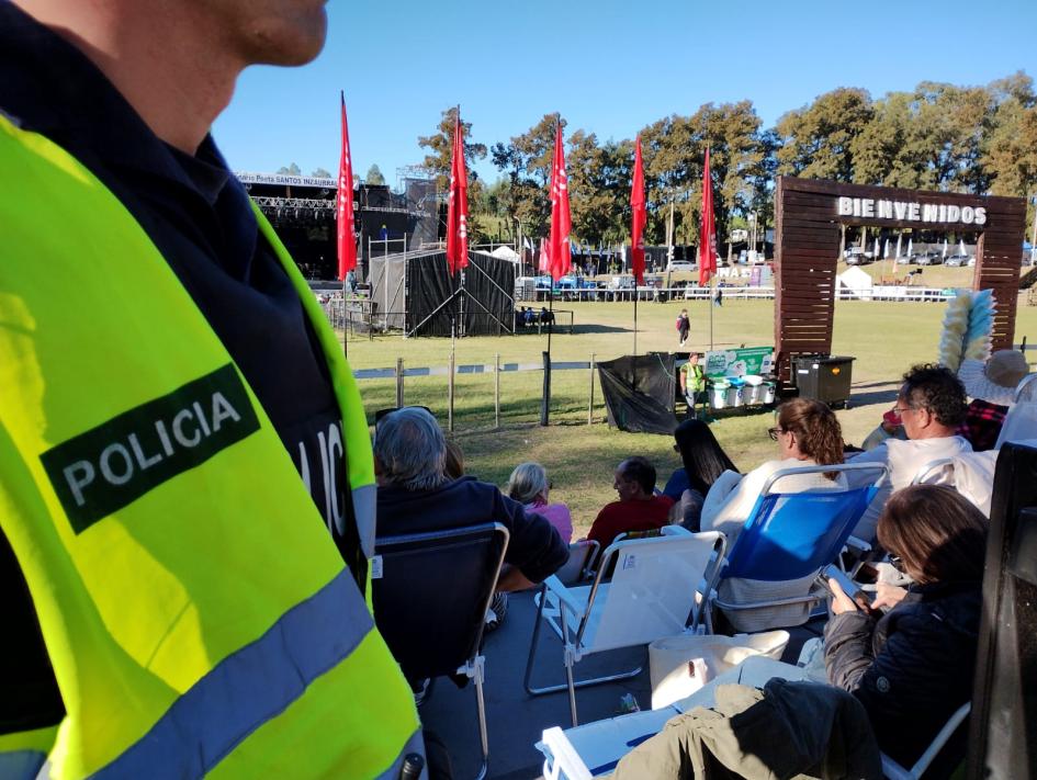 Policía en operativo de seguridad Policía en operativo de seguridad