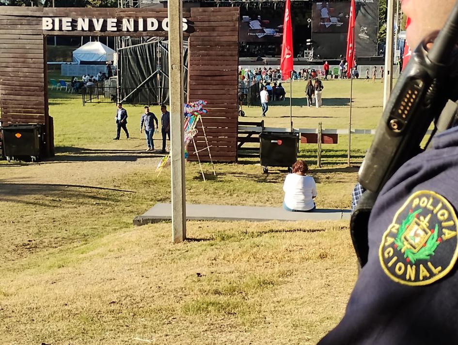 Policía en operativo de seguridad Policía en operativo de seguridad