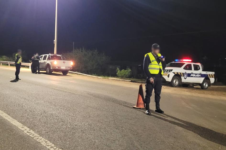 Policía realizando Control en Ruta.