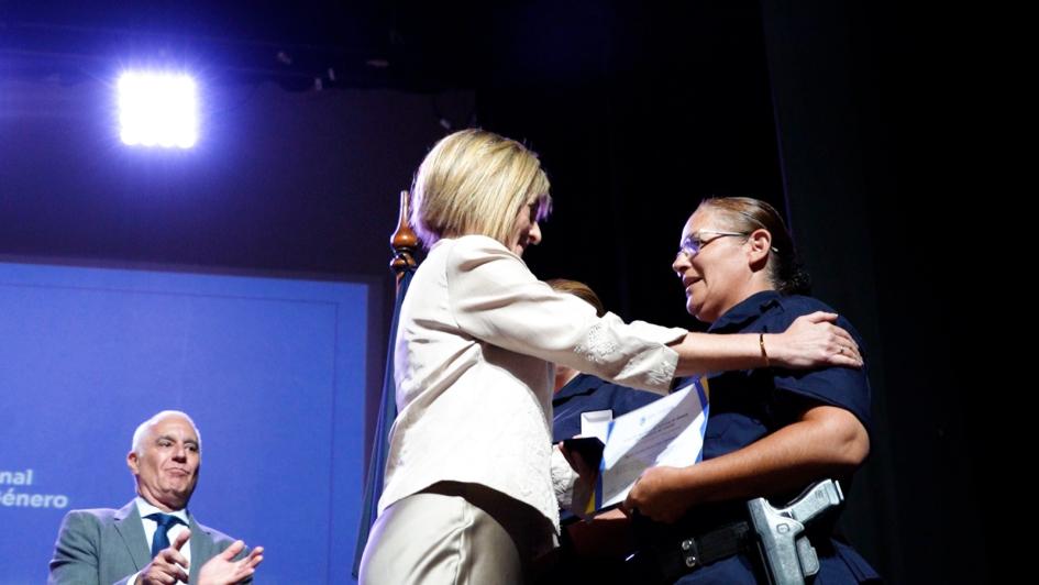 Policías reciben saludo del Ministro del interior y Subsecretaria