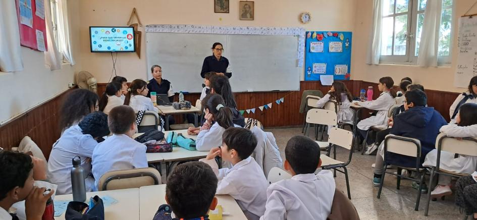 Charla de Policía Comunitaria con escolares