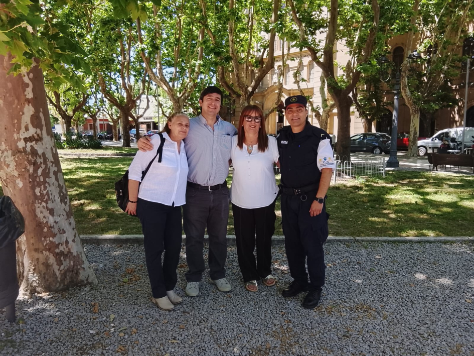 Policia comunitario con Intendente y referentes de la discapacidad Policia comunitario con Intendente y referentes de la discapacidad
