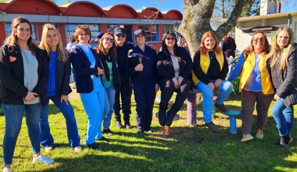 Mujeres integrantes del equipo multidiscplinario en escuela 48 de Gaetán Mujeres integrantes del equipo multidiscplinario en escuela 48 de Gaetán