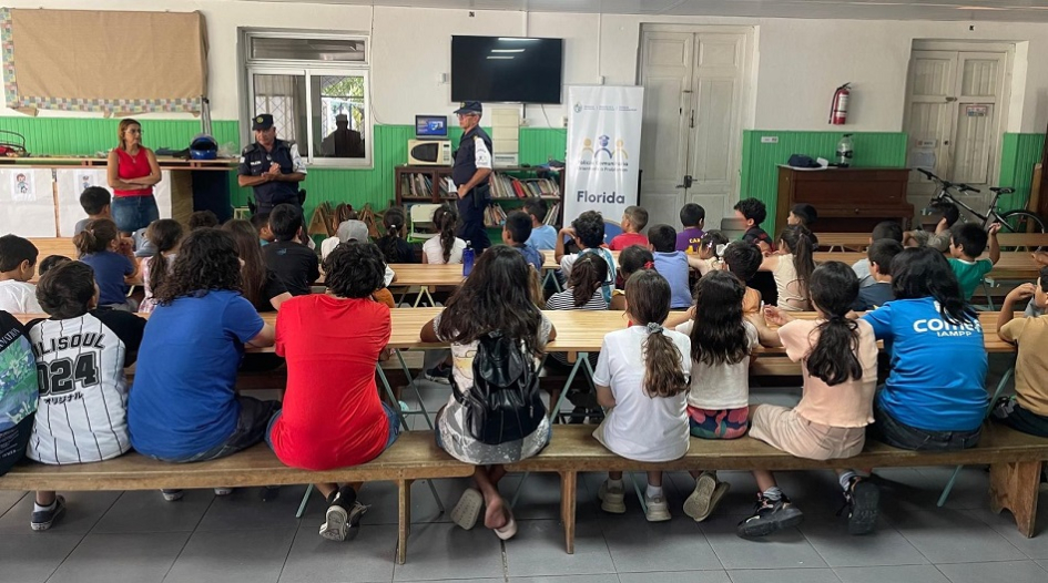 Charla con alumnos de escuelas 51 y 17