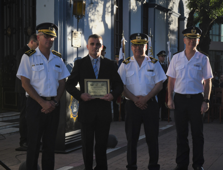 Premio Jefe de Policía por el 196 aniversario de la Policía Nacional