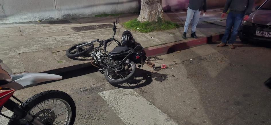 Procedimiento de BDA con adolescente detenido moto sin plasticos Moto sin plasticos caida en la calle incautada a un adolescente por la Brigada antidrogas