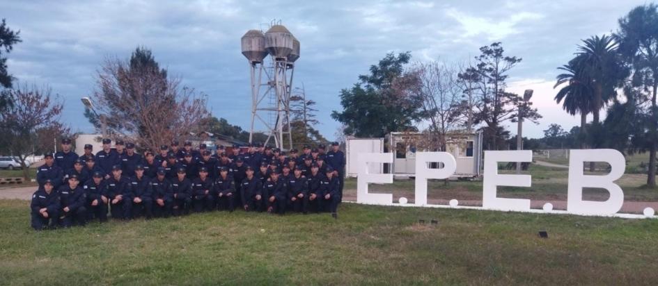 E.P.E.B de Montevideo. Alumnos visitando la Escuela Policial de la escala Básica en Montevideo.