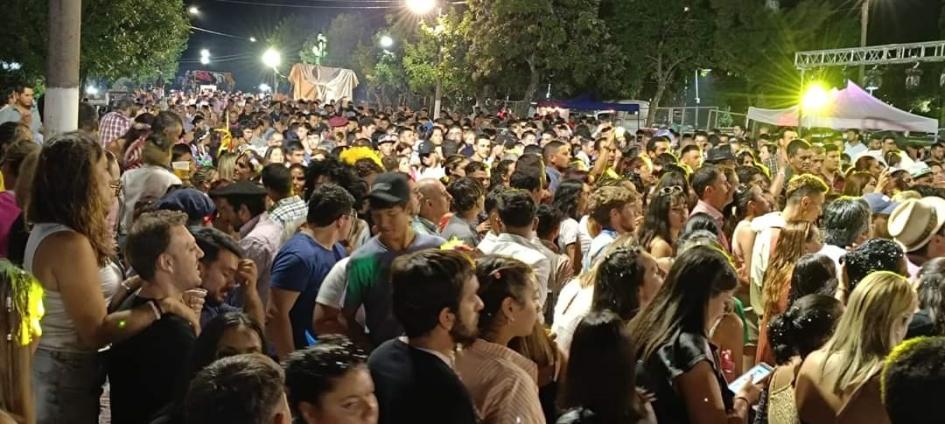 Publico presente en el desfile.