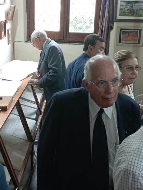 Publico recorriendo las instalaciones del museo