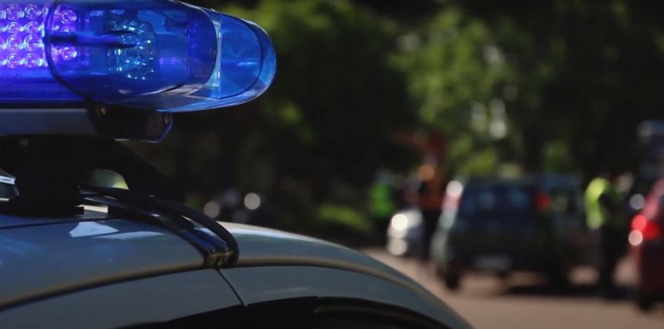 Movil policial en el lugar del hecho Movil policial