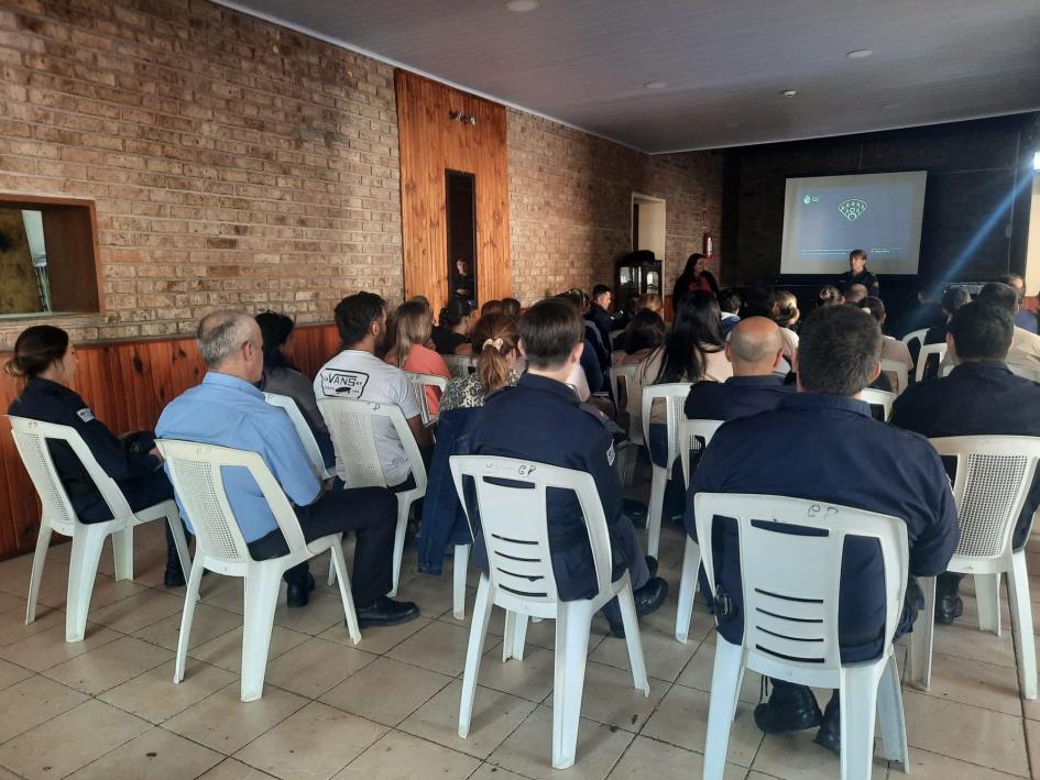 Instancias Capacitación en Circulo Policial para Referentes Comunitarios Instancias de la Capacitación en Circulo Policial para Referentes Comunitarios