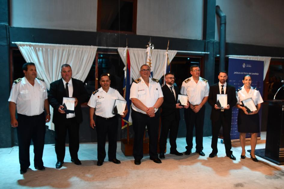 Reconocimiento a Seccional 1ra, CEVDyG y a la Dirección de Investigaciones Reconocimiento a Seccional 1ra, CEVDyG y a la Dirección de Investigaciones
