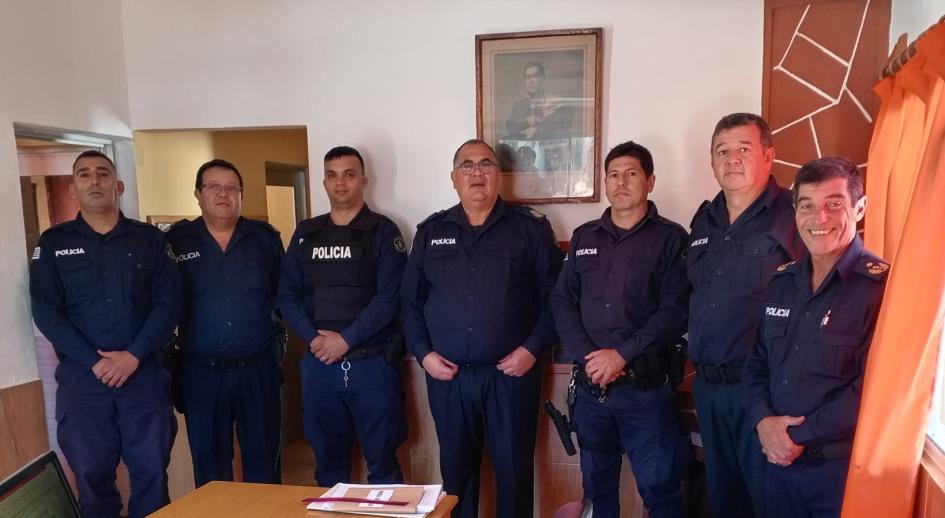 Comando de Jefatura de Lavalleja con policias reconocidos junto al Sub Director de Seguridad de zona Comando de Jefatura de Lavalleja con policias reconocidos junto al Sub Director de Seguridad de zona