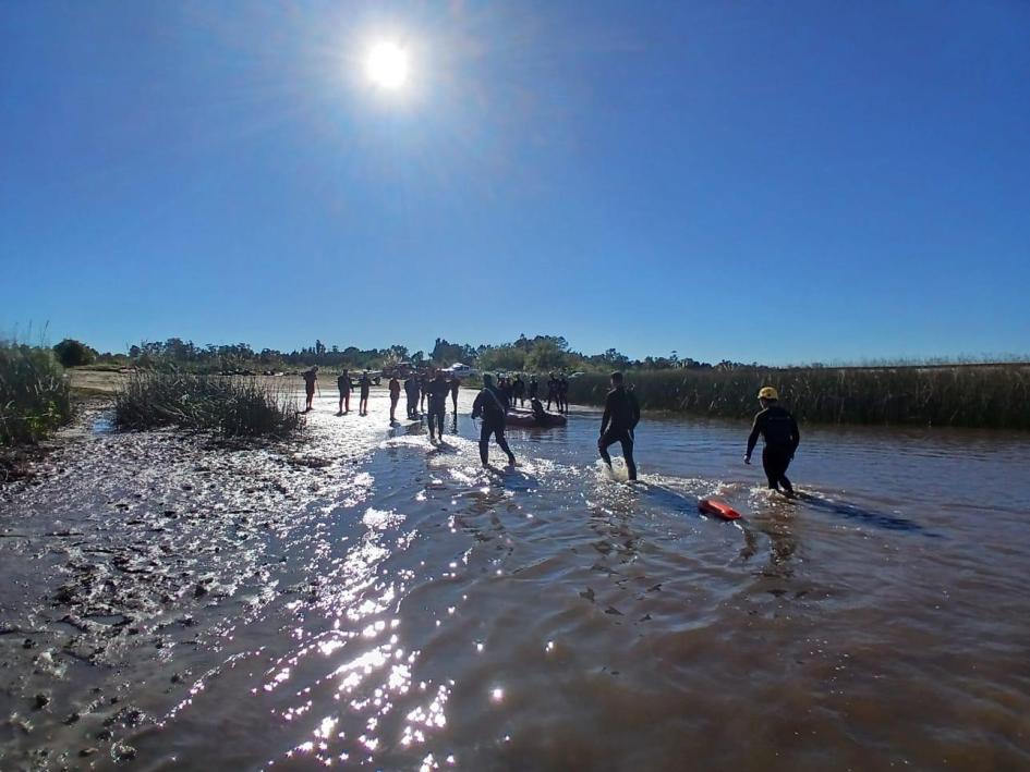 Maniobras en aguas del Santa Lucía Maniobras en aguas del Santa Lucía