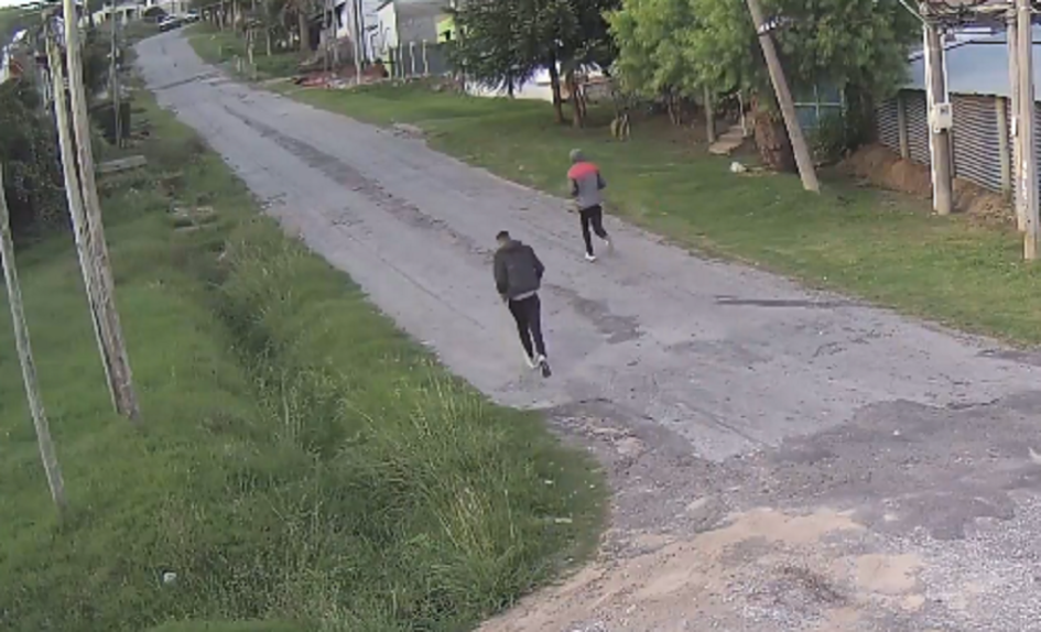 Responsables de los daños provocados a las cámaras de video vigilancia urbana de Minas fugando Responsables de los daños provocados a las cámaras de video vigilancia urbana de Minas fugando