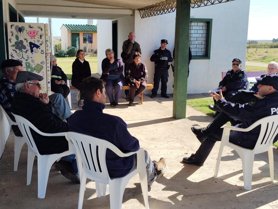 Reunión con vecinos de Gaetán Reunión con vecinos de Gaetán