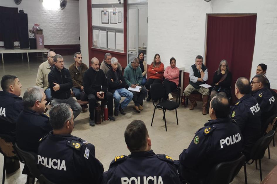 Reunión de Comando con vecinos de Pueblo Sequeira Reunión de Comando con vecinos de Pueblo Sequeira