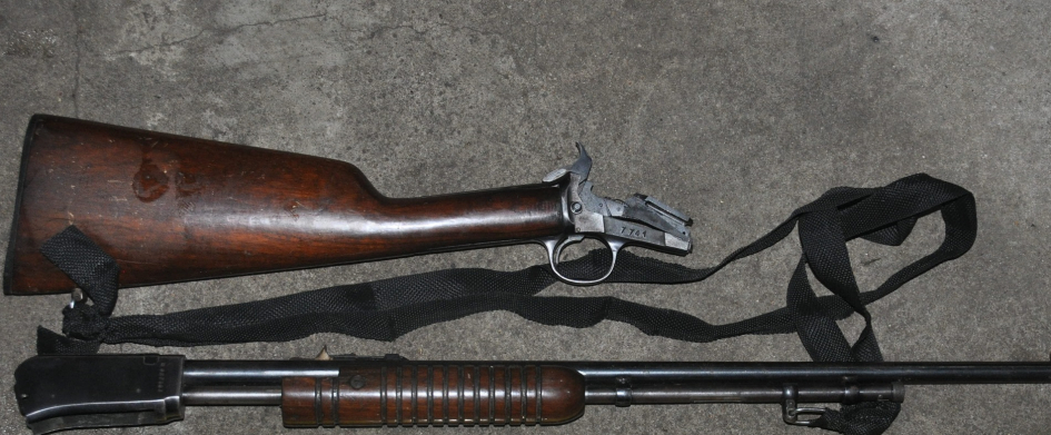 Rifle incautado a cazadores Rifle desarmado