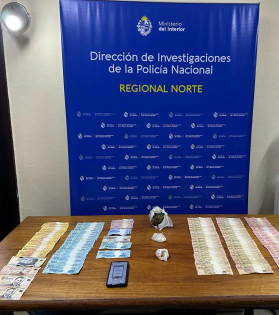 droga y dinero incautado al detenido droga y dinero incautado al detenido