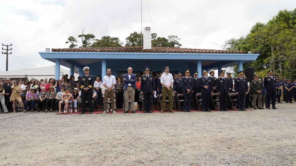 autoridades en el acto de egreso