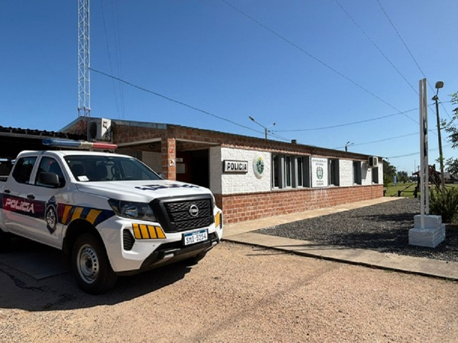 Fachada y móvil de seccional sexta