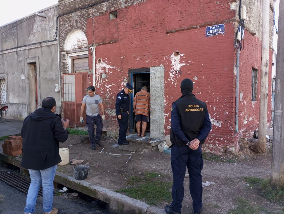 Boca de venta de drogas fue tapiada en San José de Mayo Boca de venta de drogas fue tapiada en San José de Mayo