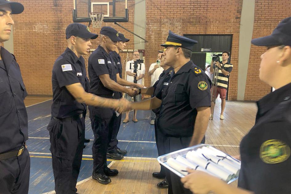 Saludos y entrega de Certificados a alumnos Egresados. Saludos y entrega de Certificados a alumnos Egresados.