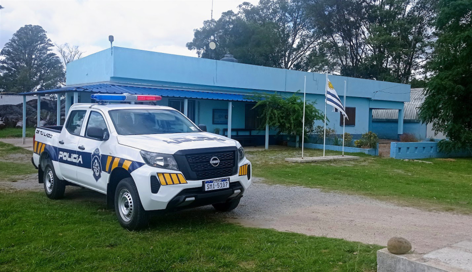 Fachada y móvil de seccional novena