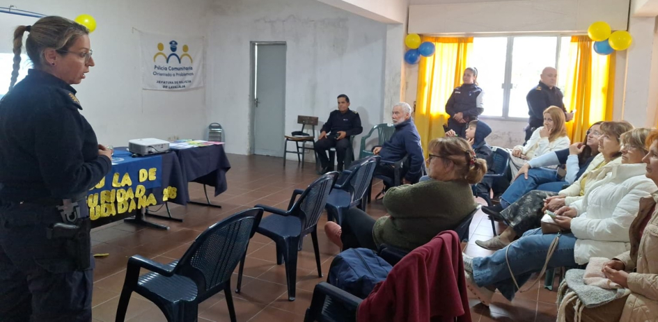 Imagen ilustrativa asistentes a escuela de seguridad de Solís de Mataojo