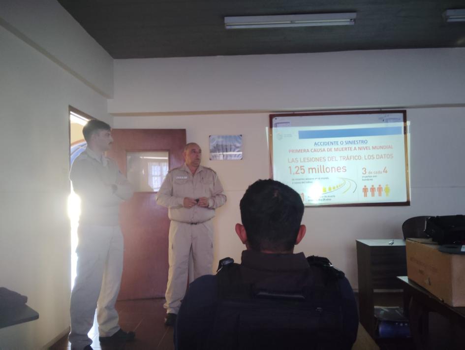 Los expositores en la charla sobre manejo preventivo y conducción de vehículos de emergencia Los expositores en la charla sobre manejo preventivo y conducción de vehículos de emergencia