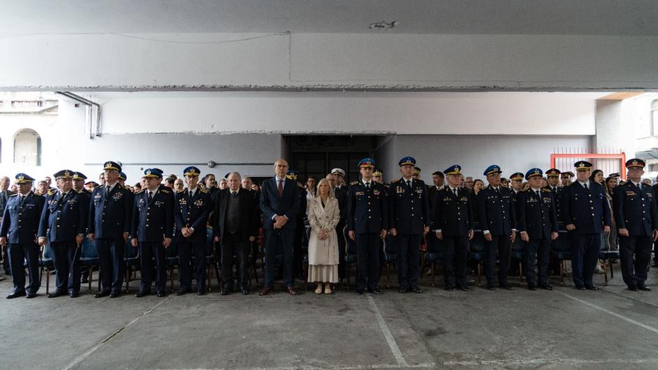 Vicepresidenta de la República y Subsecretario del Ministerio del Interior junto a otras autoridades Vicepresidenta de la República y Subsecretario del Ministerio del Interior junto a otras autoridades