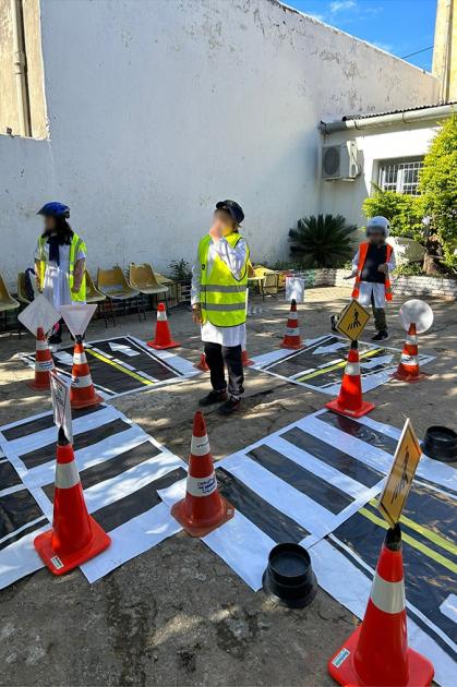 Simulacro de cruce en vías de tránsito. Simulacro de cruce en vías de tránsito.