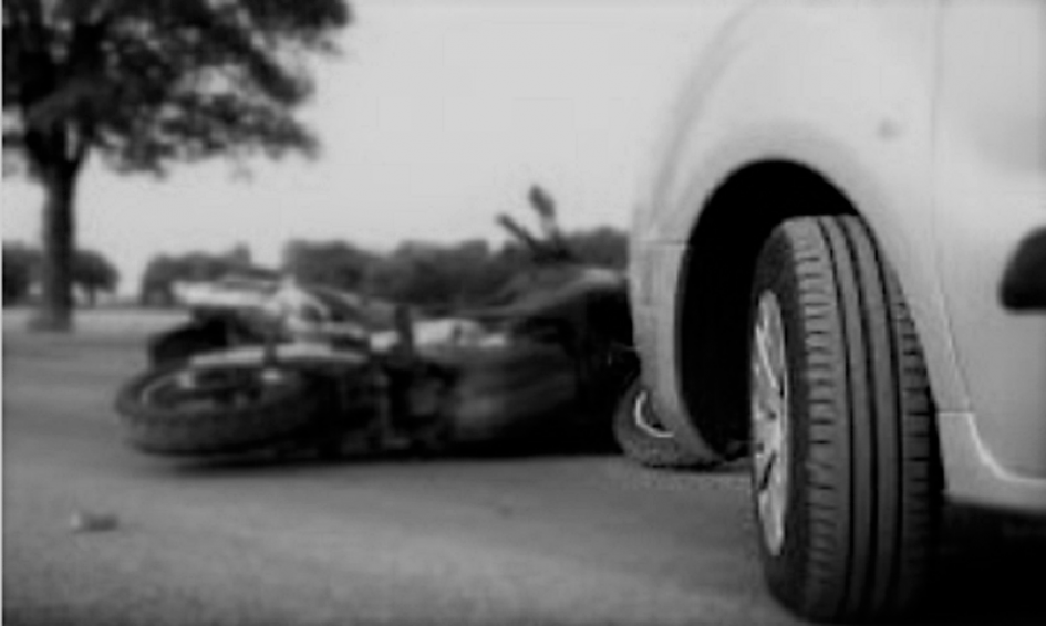 Accidente de tránsito entre dos vehículos Colision entre un birrodado y un automóvil en zona norte de la ciudad de Melo