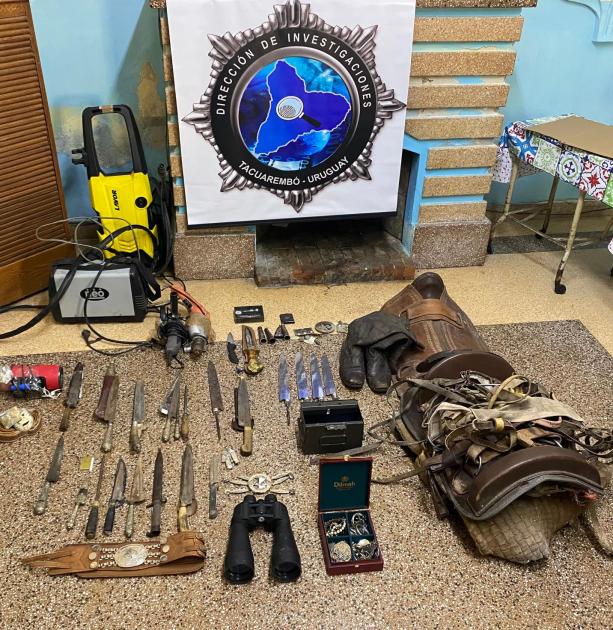 Recado, rasta, cuchillos, binoculares, hidrolavadora, taladro, botas, alhajas, cinchas. Recado, rasta, cuchillos, binoculares, hidrolavadora, taladro, botas, alhajas, cinchas.