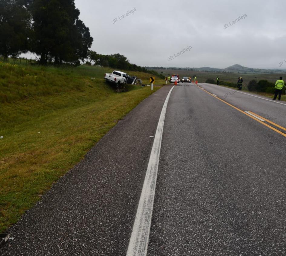 Camioneta en siniestro fatal por ruta 8 Camioneta en siniestro fatal por ruta 8