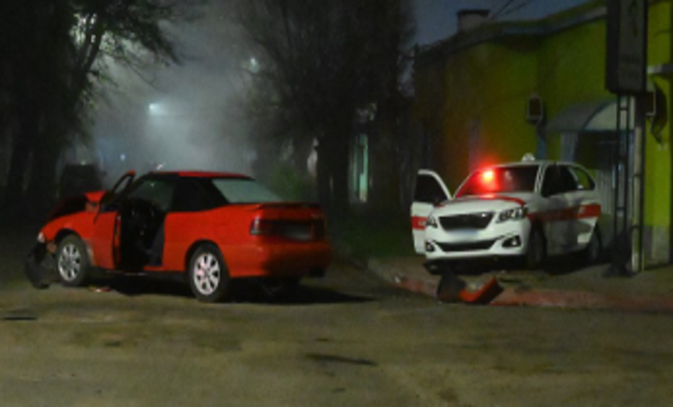 Siniestro entre auto y taxi en la ciudad de Libertad Siniestro entre auto y taxi en la ciudad de Libertad