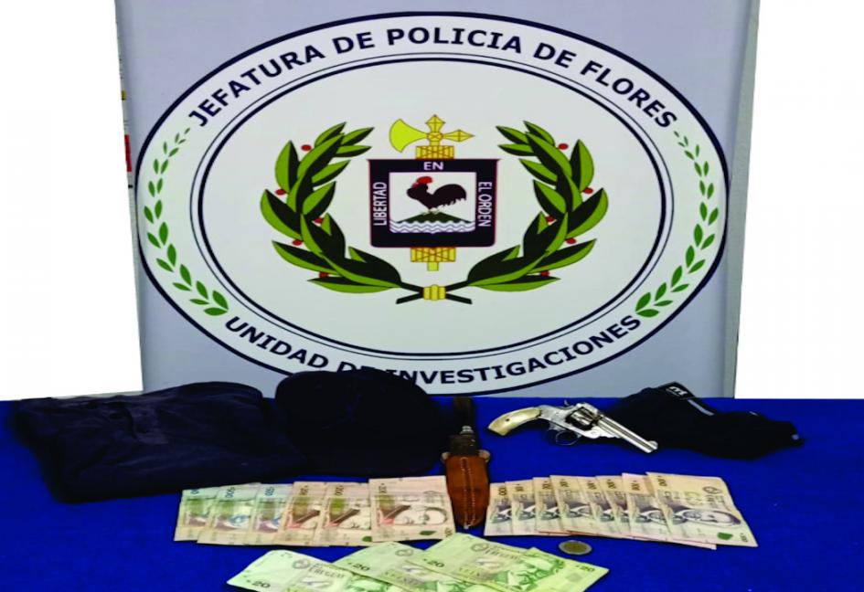 Armas, dinero y objetos incautados Armas, dinero y objetos incautados