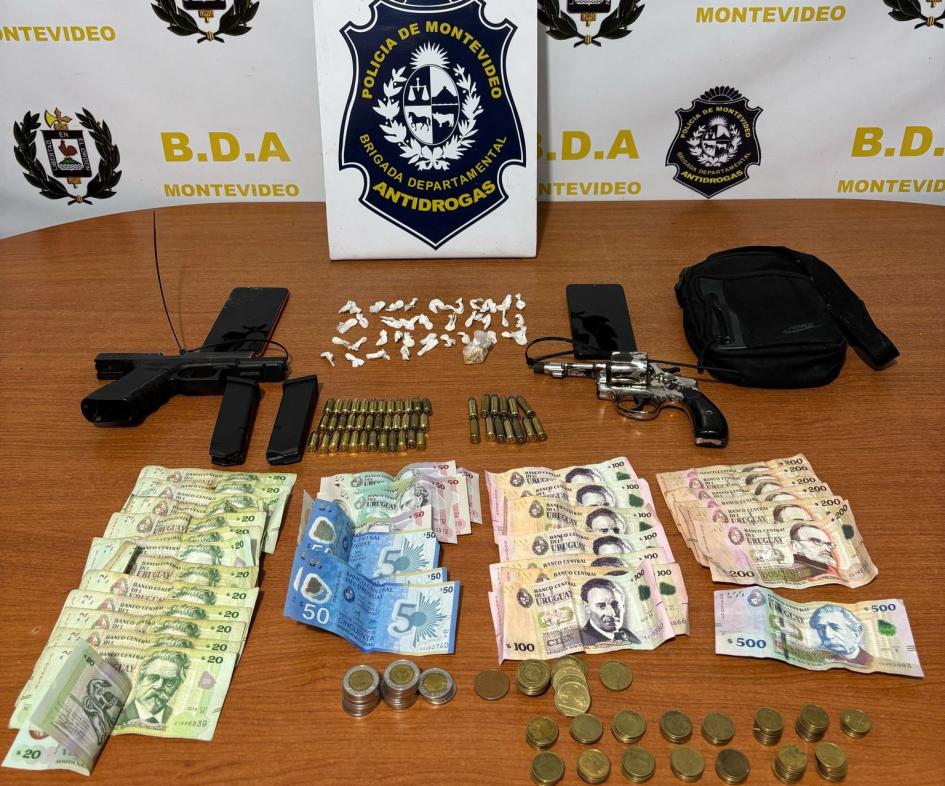 Armas incautadas durante el operativo. Armas incautadas durante el operativo.