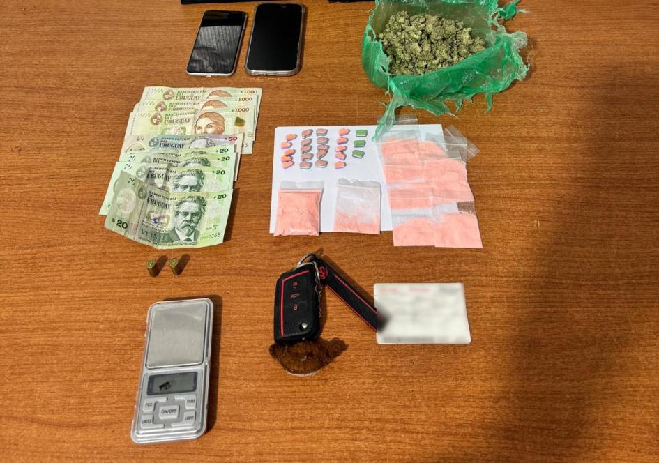 Éxtasis, clorhidrato de cocaína, marihuana y otros objetos incautadoss Éxtasis, clorhidrato de cocaína, marihuana y otros objetos incautadoss