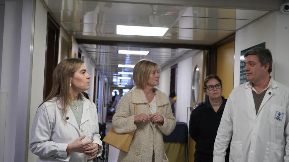 Autoridades recorriendo el Hospital Policial Autoridades recorriendo el Hospital Policial